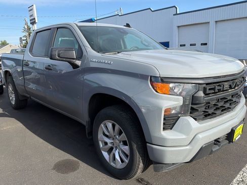 Used 2025 Chevrolet Silverado 1500 Custom AWD/4WD image 2