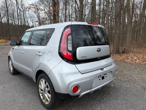 Used 2017 Kia Soul + image 3