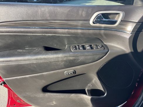 Used 2022 Jeep Grand Cherokee Limited image 25