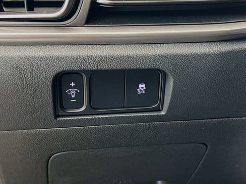 Used 2025 Kia Sorento LX image 12