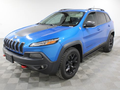 Used 2018 Jeep Cherokee Trailhawk w/ Comfort/Convenience Group AWD/4WD image 31