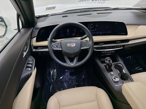 Used 2024 Cadillac XT4 Luxury w/ Cold Weather Package image 24
