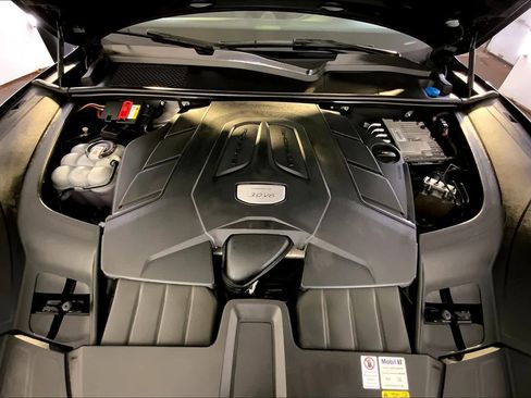 Used 2022 Porsche Cayenne image 32