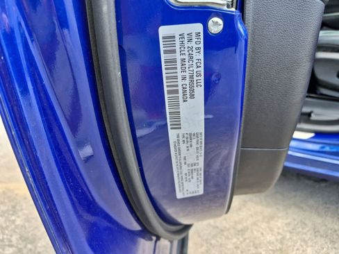 Used 2021 Chrysler Pacifica Touring-L w/ Uconnect Theater Family Group FWD image 37