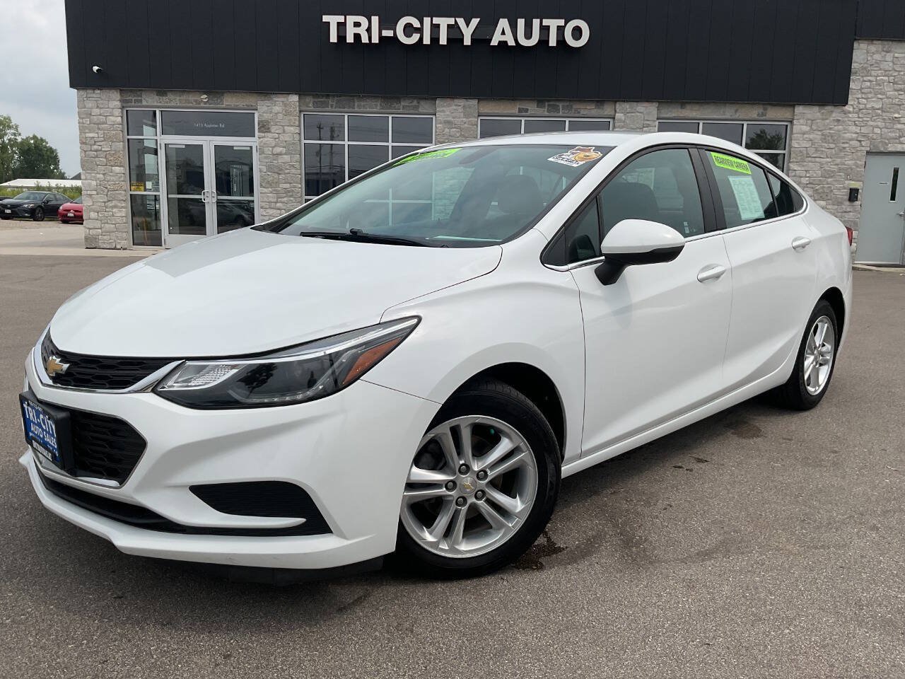 Used 2016 Chevrolet Cruze LT FWD image 1