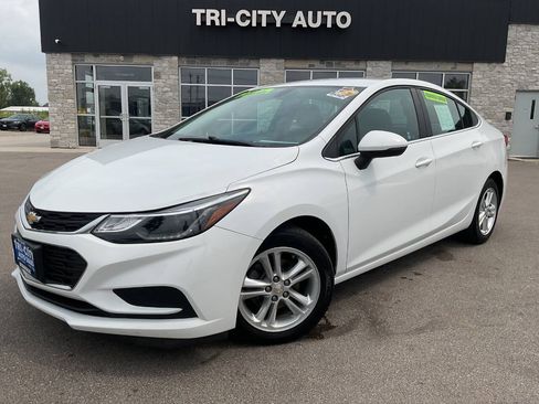 Used 2016 Chevrolet Cruze LT FWD image 1