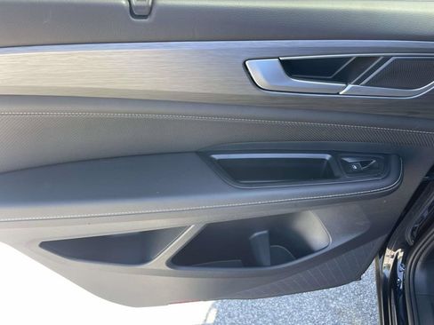 Certified 2026 Volkswagen Atlas Cross Sport SE w/ Panoramic Sunroof Package FWD image 11