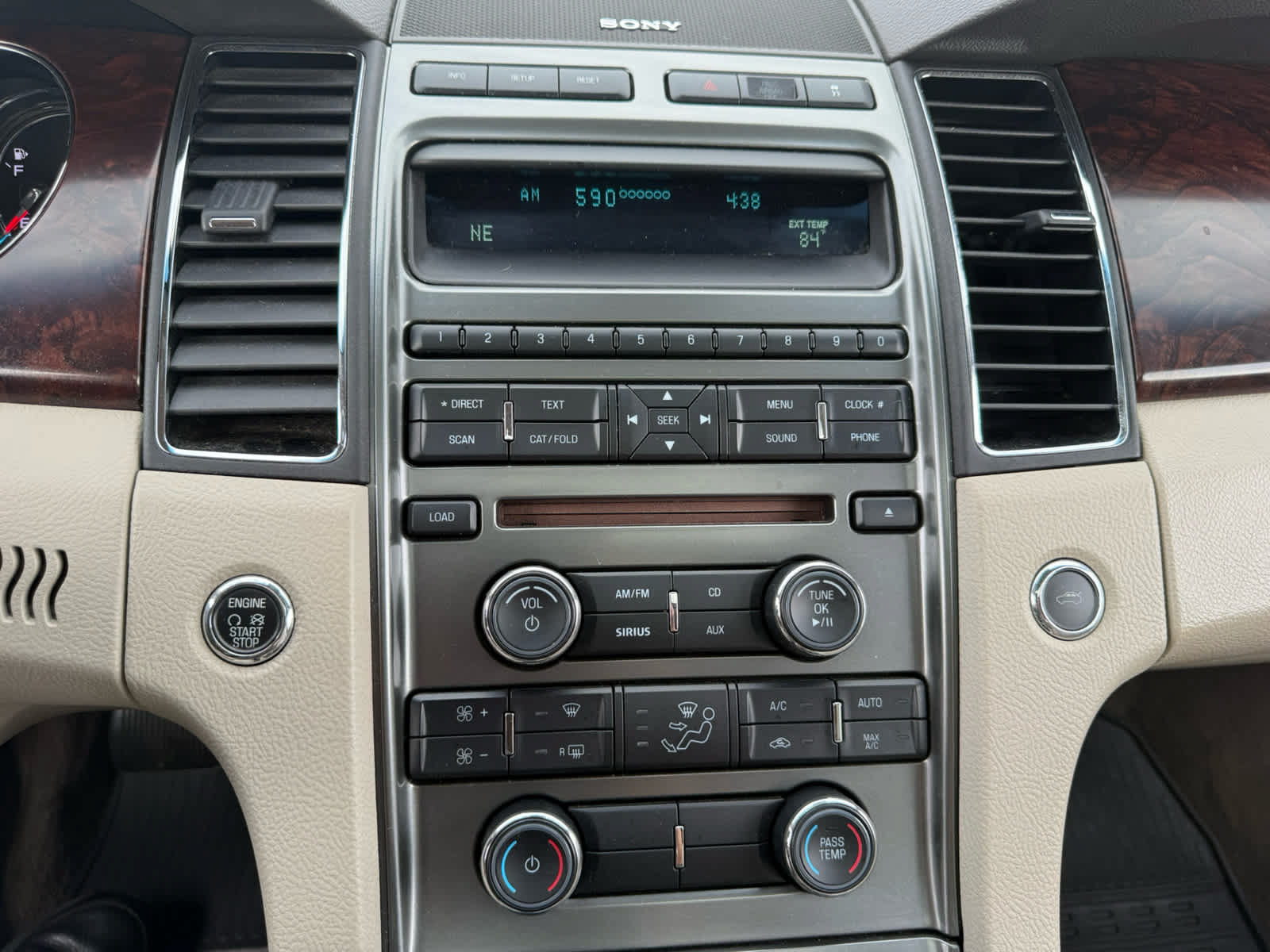 Used 2010 Ford Taurus Limited FWD image 15