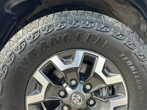 Used 2022 Toyota Tacoma TRD Off-Road AWD/4WD image 6