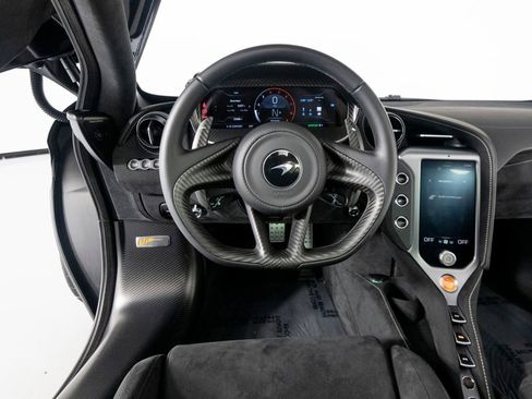 Used 2025 McLaren 750S RWD image 16