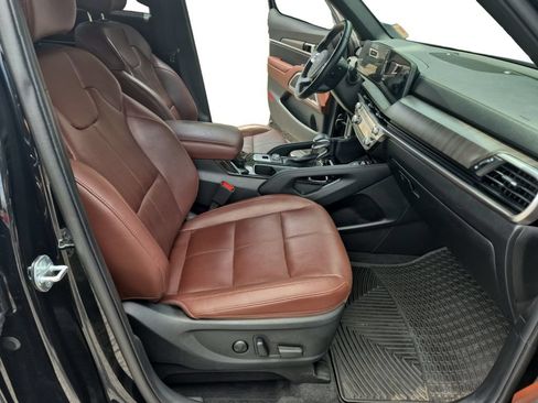 Used 2024 Kia Telluride EX w/ EX Captain's Chair Package FWD image 15