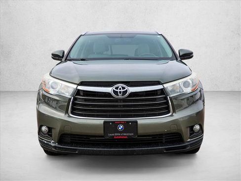 Used 2016 Toyota Highlander XLE image 2