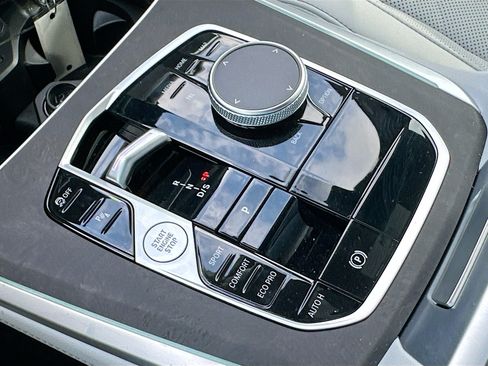 Used 2024 BMW X5 sDrive40i w/ M Sport Package RWD image 17