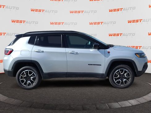 Used 2025 Jeep Compass Trailhawk AWD/4WD image 6