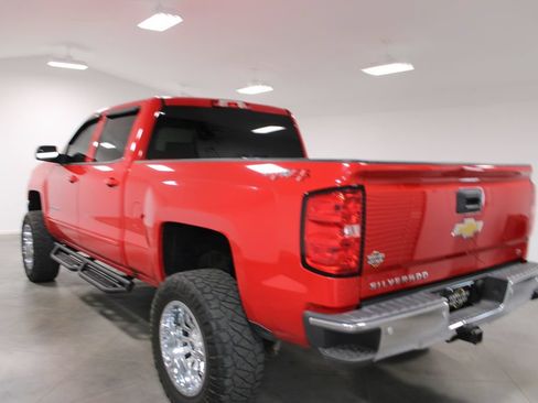 Used 2018 Chevrolet Silverado 1500 LT w/ Trailering Package AWD/4WD image 7