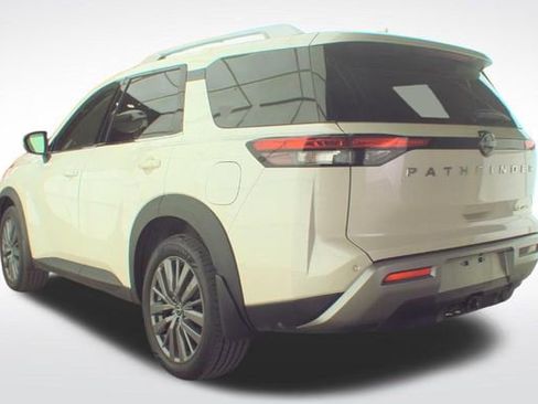 Used 2023 Nissan Pathfinder SL w/ SL Premium Package image 7