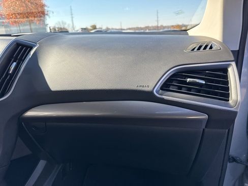 Used 2023 Ford Edge SEL image 18