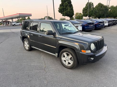 Used 2010 Jeep Patriot Sport w/ Tire & Wheel Group AWD/4WD image 7