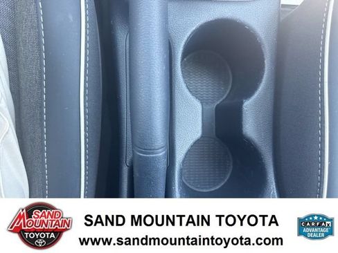Used 2024 Hyundai Venue Limited FWD image 16