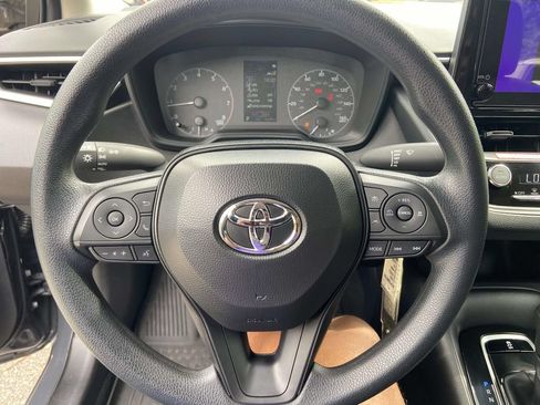 Used 2025 Toyota Corolla LE FWD image 33