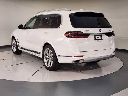 Used 2025 BMW X7 xDrive40i AWD/4WD image 9