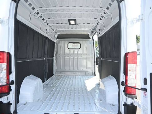 Used 2026 RAM ProMaster 2500 w/ Convenience Group FWD image 12