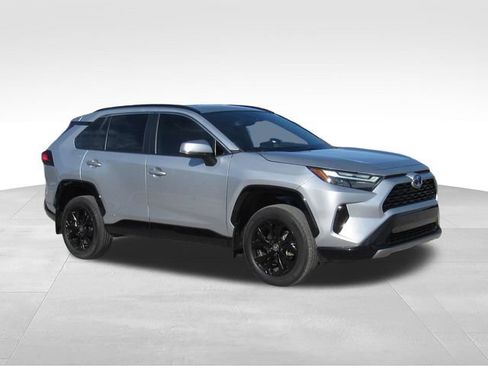 Used 2024 Toyota RAV4 SE AWD/4WD image 2