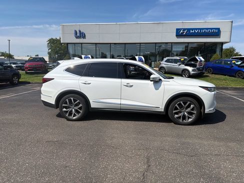 Used 2022 Acura MDX w/ Technology Package AWD/4WD image 2