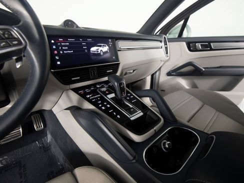 Certified 2023 Porsche Cayenne S Platinum AWD/4WD image 26