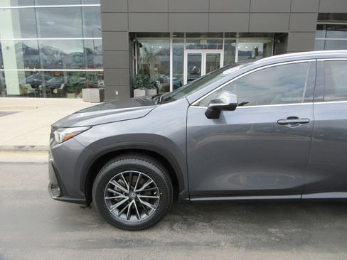 Used 2023 Lexus NX 250 FWD w/ Premium Package image 2