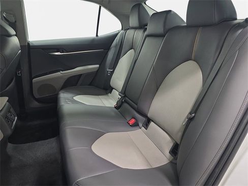 Used 2020 Toyota Camry XLE image 13