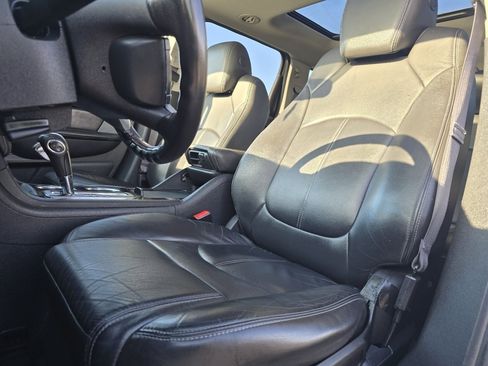 Used 2015 Chevrolet Traverse LT image 24