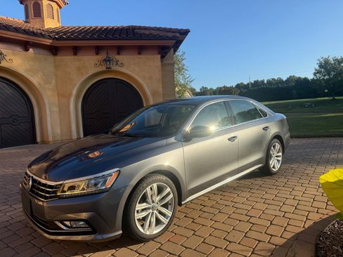 Used 2018 Volkswagen Passat 2.0T SE image 4