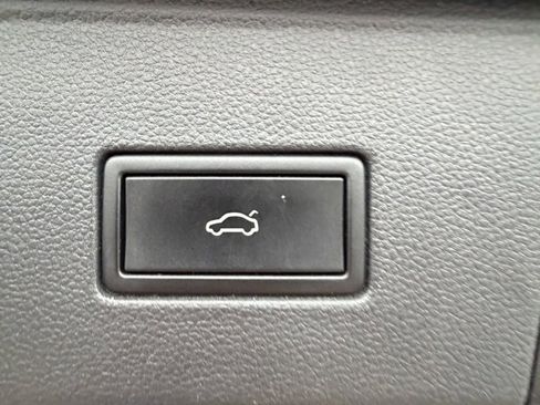 Used 2019 Volkswagen Atlas SEL Premium image 15