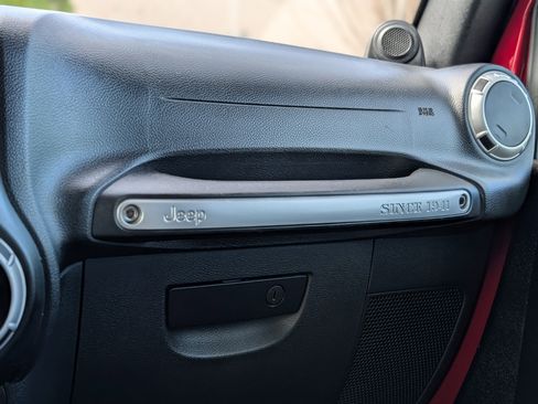 Used 2013 Jeep Wrangler Unlimited Rubicon w/ Connectivity Group image 15