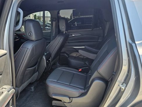 Used 2025 Chevrolet Traverse Z71 w/ Driver Confidence Package AWD/4WD image 7