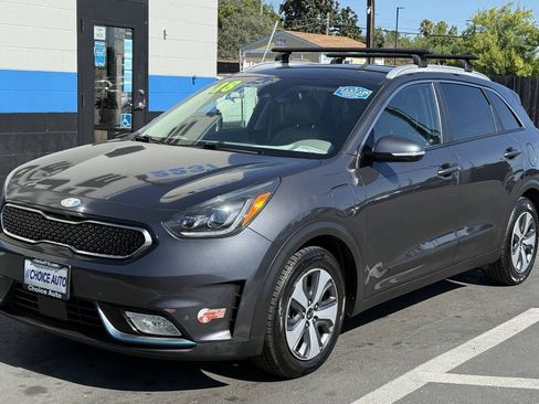 Used 2018 Kia Niro EX Premium FWD image 3