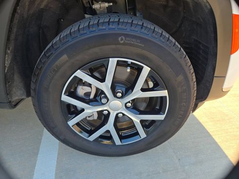 Certified 2025 Jeep Grand Cherokee L Limited RWD image 28