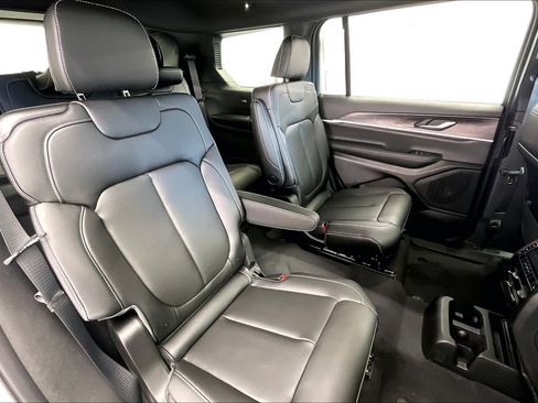 New 2025 Jeep Grand Cherokee L Limited image 10