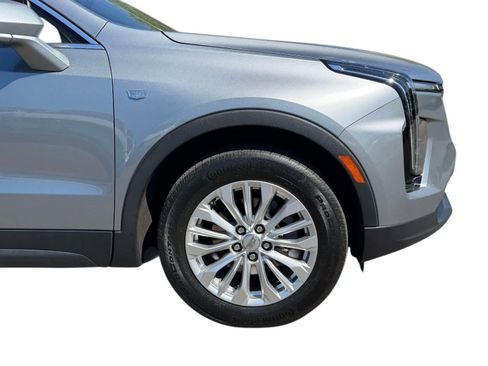 Used 2024 Cadillac XT4 Luxury w/ Cold Weather Package AWD/4WD image 7