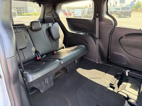 Used 2025 Chrysler Pacifica Select FWD image 27