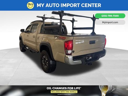 Used 2017 Toyota Tacoma TRD Off-Road w/ Tow Package image 5