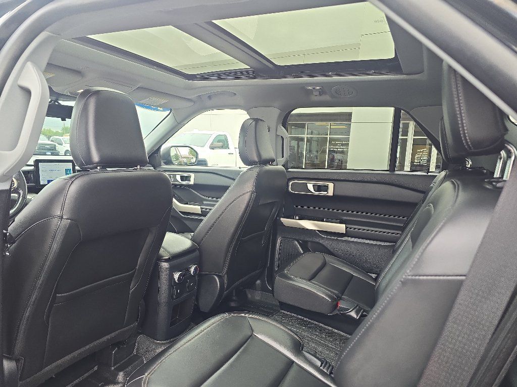 Used 2021 Ford Explorer XLT w/ Equipment Group 202A AWD/4WD image 21