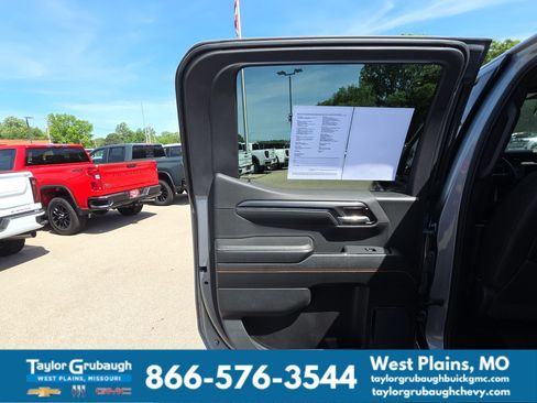 Used 2024 GMC Sierra 1500 AT4 w/ Technology Package AWD/4WD image 29