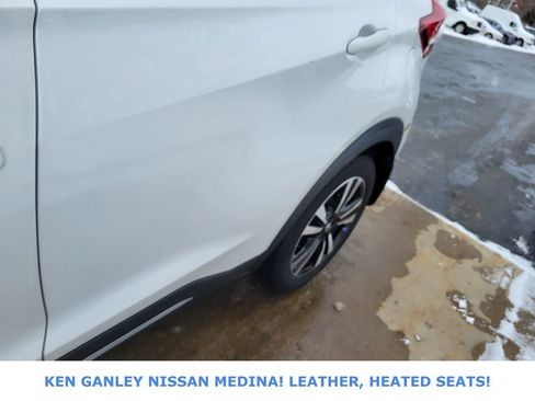 Used 2019 Nissan Kicks SR w/ SR Premium Package image 12