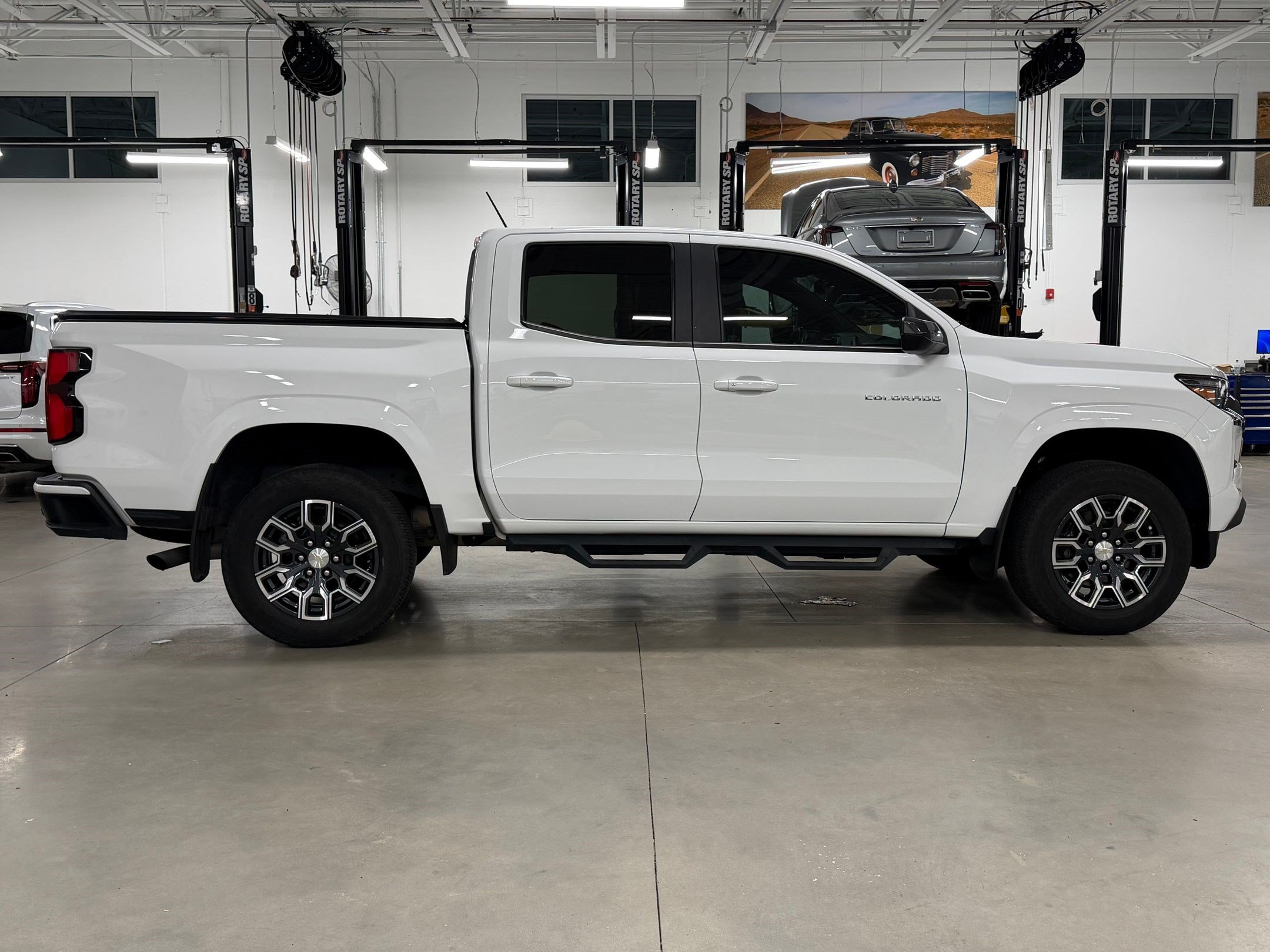 Used 2024 Chevrolet Colorado LT w/ LT Convenience Package III RWD image 8
