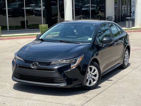 Used 2025 Toyota Corolla LE FWD image 9