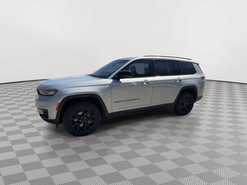 Used 2024 Jeep Grand Cherokee L Laredo AWD/4WD image 4