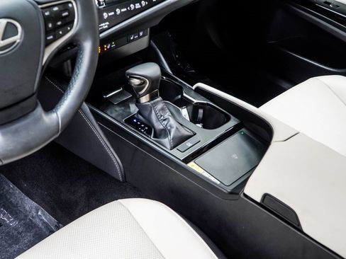 Used 2024 Lexus ES 350 w/ Premium Package image 16