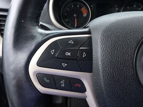 Used 2017 Jeep Cherokee Latitude w/ Cold Weather Group AWD/4WD image 30